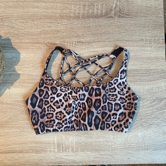 Onzie Strappy Crisscross Sports Bra, Leopard-Print size S/M - Picture 3 of 4